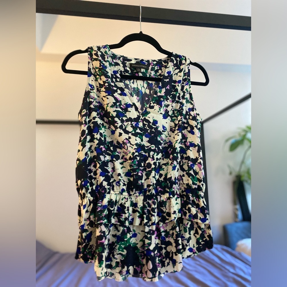 Banana Republic Blue/Purple Floral V-Neck Sleeveless Top, Size XS, Like New
